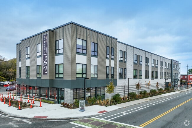 Building Photo - Lore