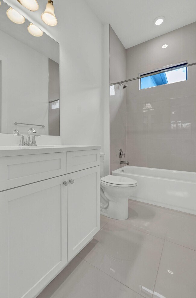 Building Photo - 5501 Santa Rosa Ln