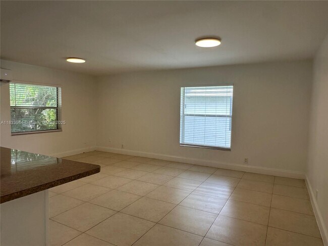 Building Photo - 1411 N Dixie Hwy