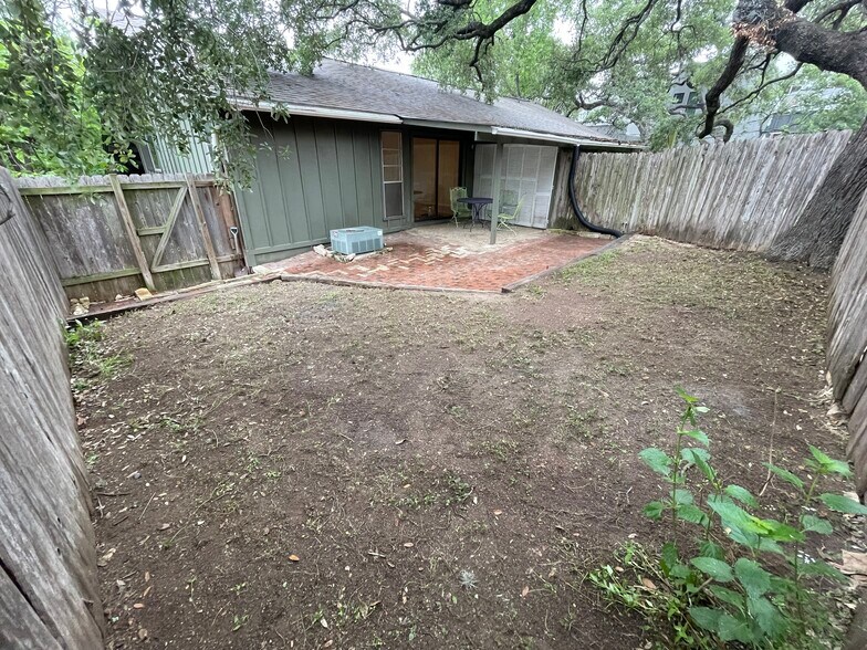 Building Photo - 2608 Carnarvon Ln