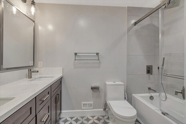 Building Photo - Great Location! Great Schools! Month to Mo...