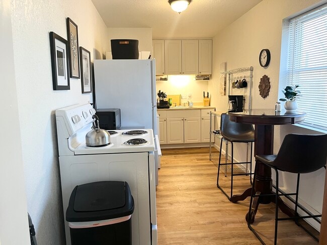 Building Photo - Rocky Court