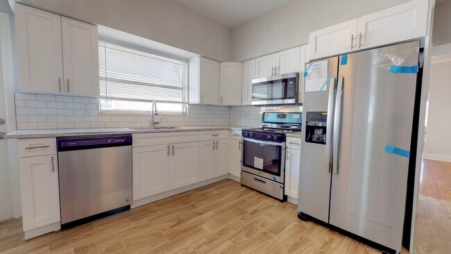 Building Photo - Adorable 3 bedroom / 2 bathroom Home for R...