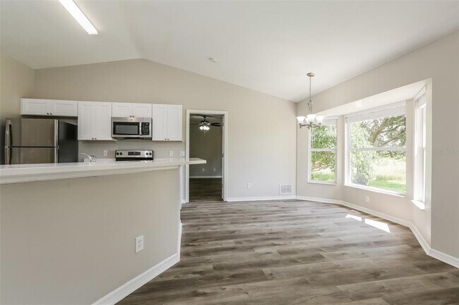 Building Photo - 5125 Beecher St