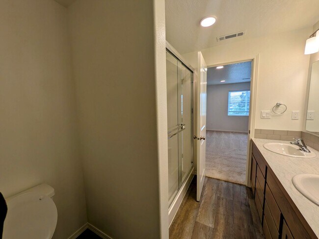 Building Photo - New Townhome for Rent in Southridge Area