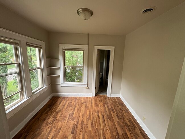 Bedroom - 4901 N Washington Blvd