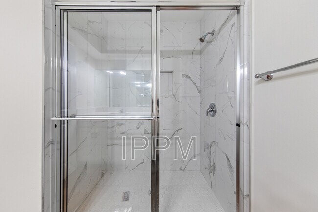 Building Photo - 5618 Ben Hogan Cir