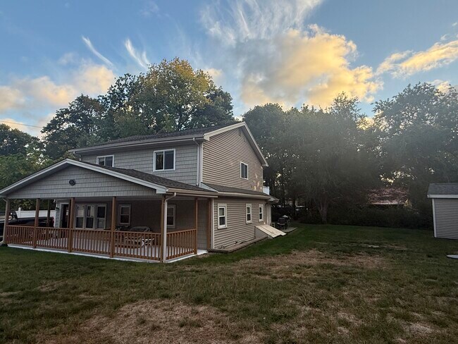Building Photo - 554 Wareham St