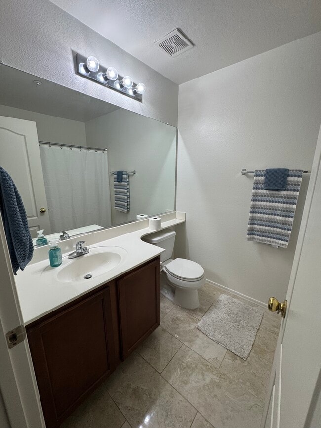 Building Photo - 1511 E Joseph Way
