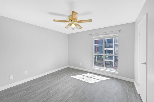 Building Photo - 18519 Egret Bay Blvd