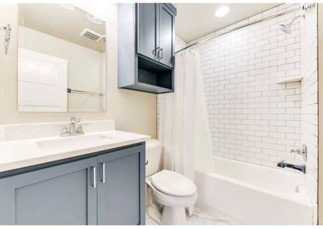 Building Photo - 940 Pedalers Ln