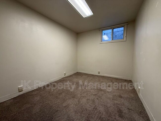 Building Photo - 1927 7th Ave N