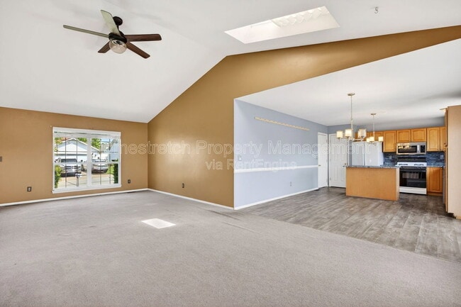 Building Photo - 166 Royallprairie Ln