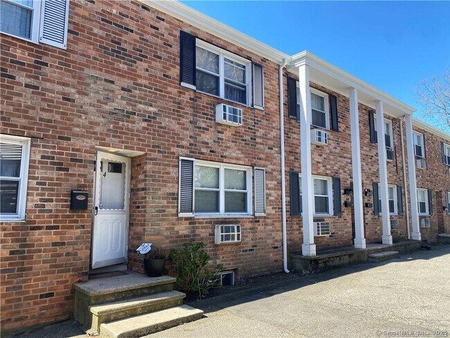 Primary Photo - 409 Glenbrook Rd