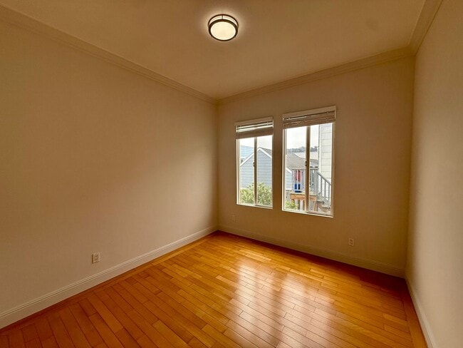 Building Photo - 2068 McAllister St