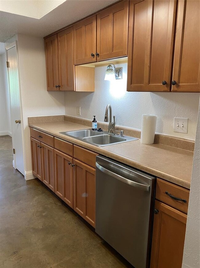 Building Photo - 2406 Broken Oak Dr