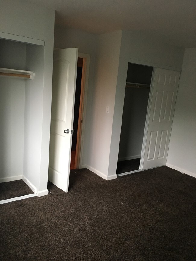 Building Photo - 389 Half Moon Ln