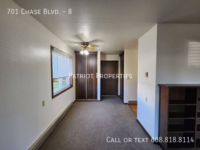 Building Photo - 1 bedroom/ 1 bath apartment in Sun Prairie...