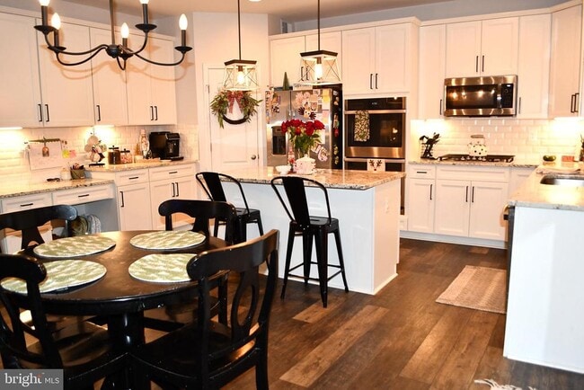 Building Photo - 848 Chestnut Ridge Dr