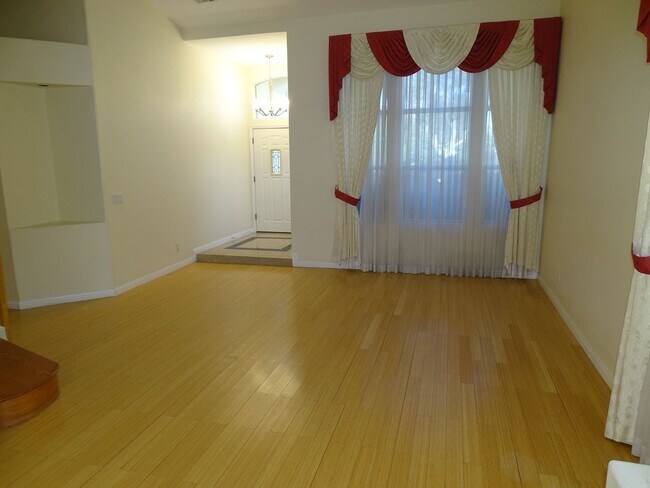 Building Photo - 5 BED Summerlin home w/ 1ST FLOOR BED AND 3/4 BATH