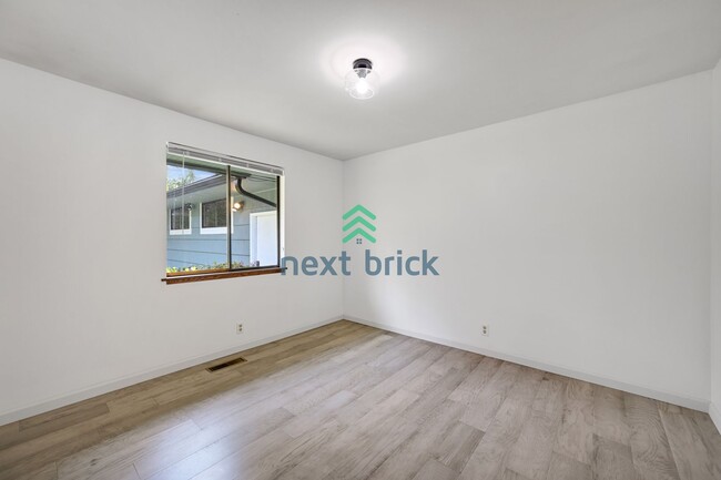 Building Photo - Charming 3-Bed, 2-Bath Remodeled Home in P...