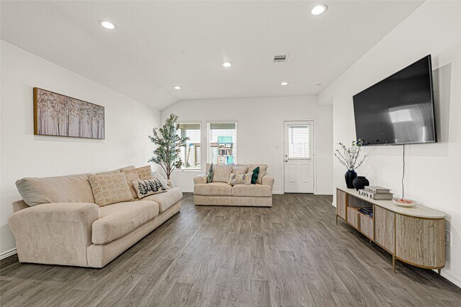 Building Photo - 2206 Laurel Bloom Ln