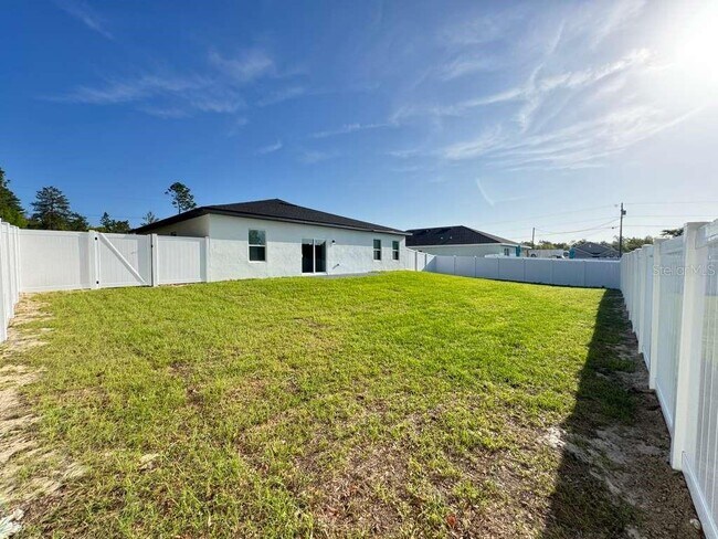 Building Photo - 8902 SW 135th Street Rd