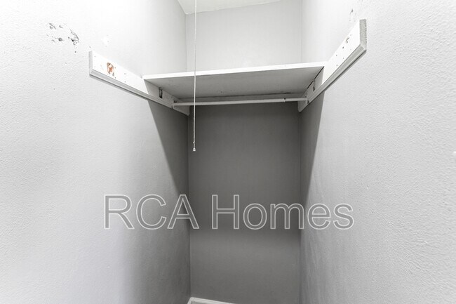 Building Photo - 2435 Shelby St