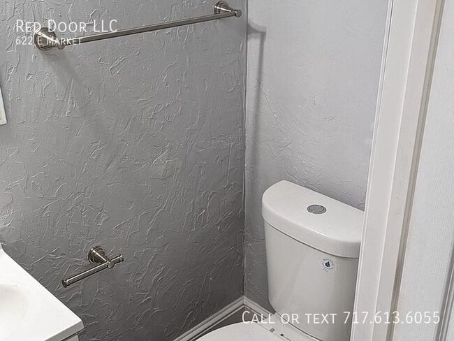 Building Photo - 622 E Market-