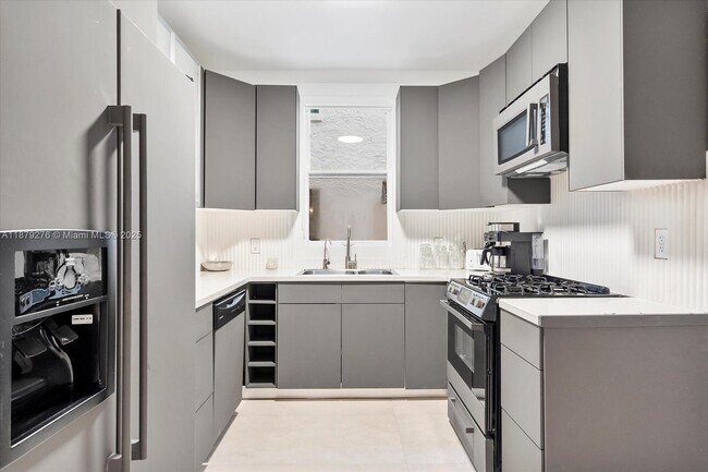 Building Photo - 177 NE 44th St