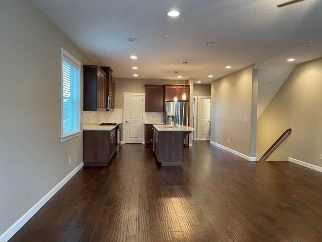 Building Photo - LUXURY 4 BD TOWNHOME! GATED PARKER VILLAGE...