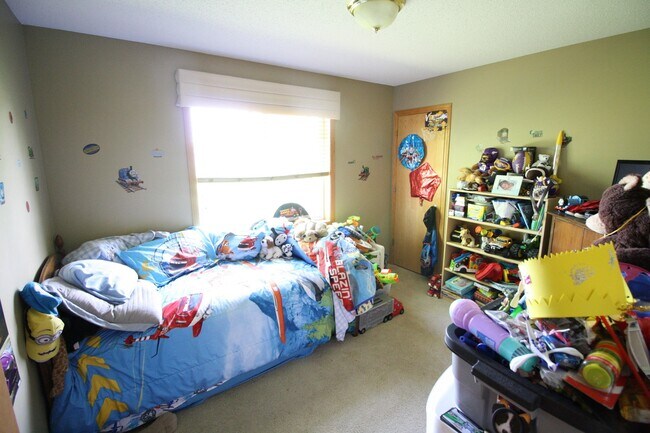 Building Photo - Beautiful 4 Bedroom/2 Bathroom Home In Shakopee-AVAILABLE 7/1