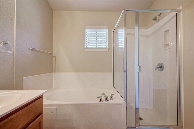 Building Photo - 1310 W Parmer Ln