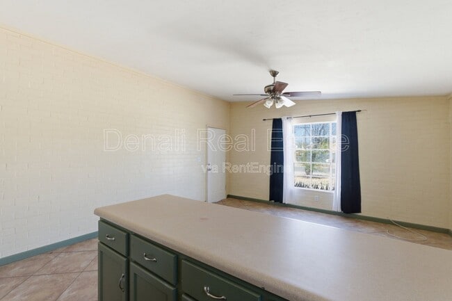 Building Photo - 3226 E Bermuda St