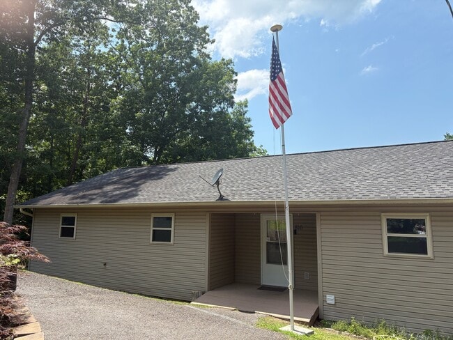 Building Photo - 816 W Gold Dust Dr