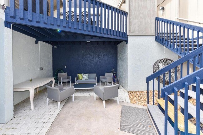 Building Photo - 1605 S US HIGHWAY 1