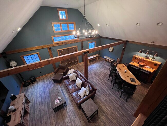 Building Photo - 34 Mirror Lake Dr