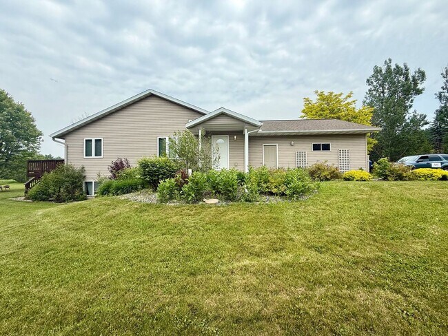 Building Photo - 149913-149913 Wineberry Ln