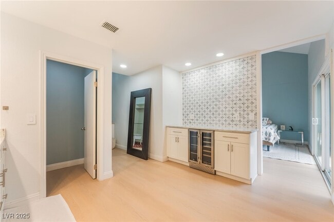 Building Photo - 3024 Bel Air Dr