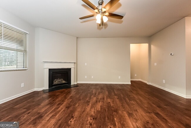 Building Photo - 700 Feldwood Ln