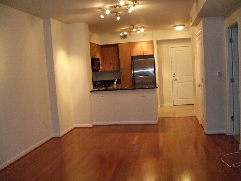 Building Photo - 1021 N Garfield St