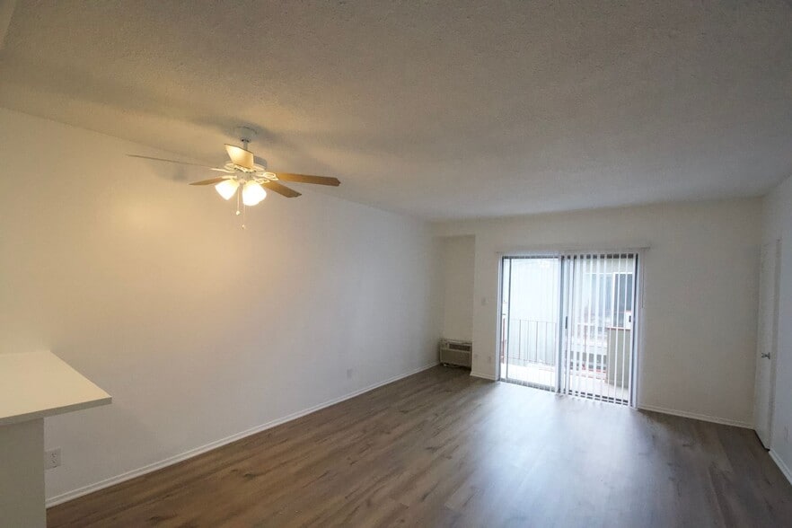 Building Photo - 10935 Peach Grove St