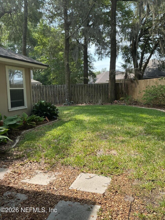 Building Photo - 12335 Vine Maple Way