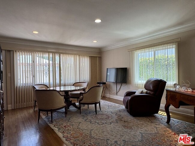 Building Photo - 414 N Las Palmas Ave
