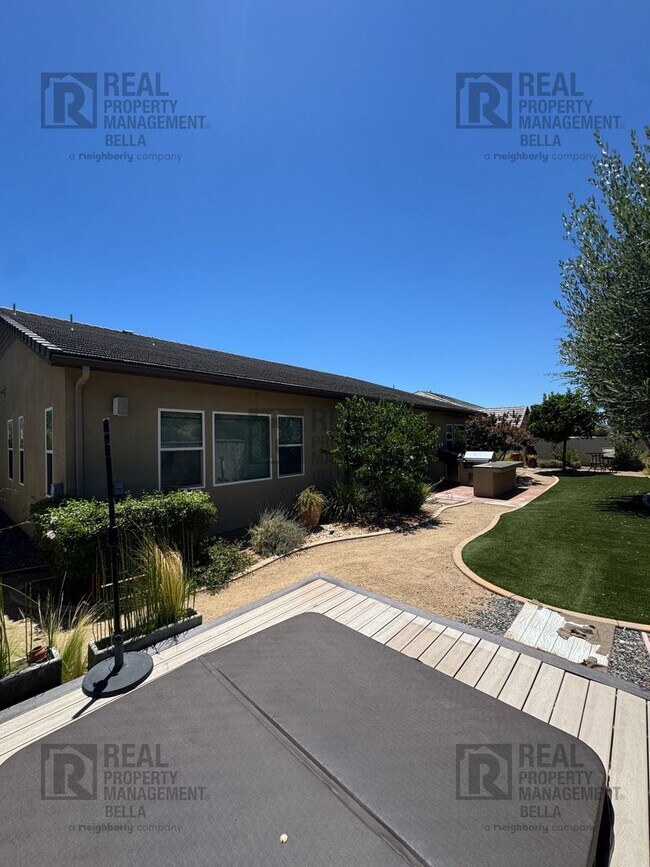 Building Photo - Beautiful Winchester Home with Open Floor Plan, Office & Solar