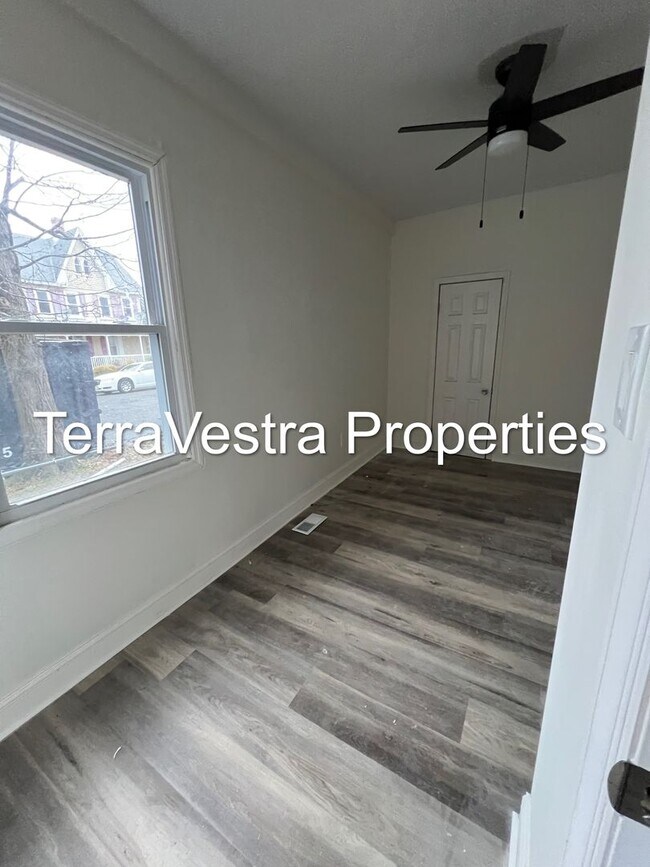 Building Photo - 601 E Mulberry St