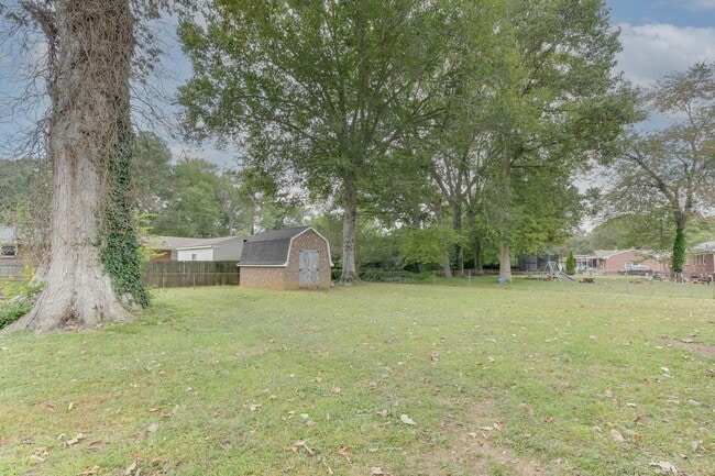 Building Photo - 105 Adams Dr
