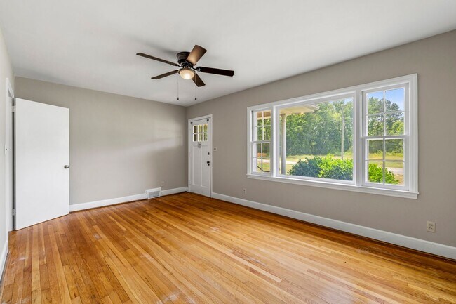 Building Photo - Large Renovated Ranch Home, Two Kitchens & Two Living Areas, Hardwood Flooring, Deck, Fenced!