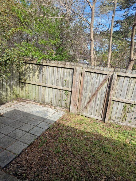 Building Photo - 3064 Comte Ct