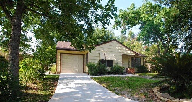 Primary Photo - 3707 Daphne St